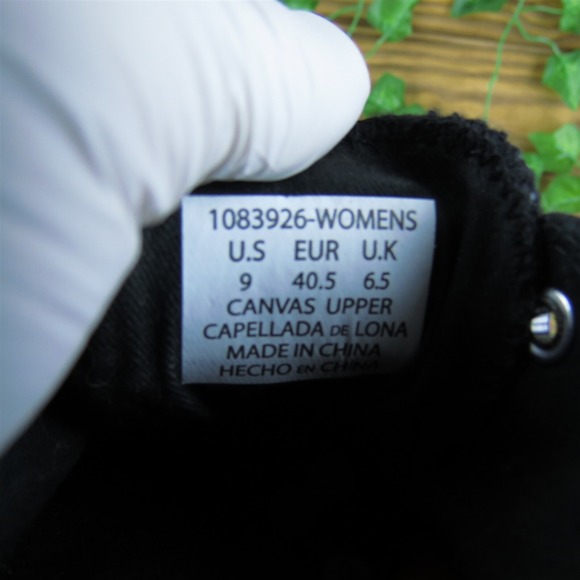 Levi's Women's‎  Sneaker Black Canvas Sz 9 Medium Gently Used 2025 - Picture 5 of 7